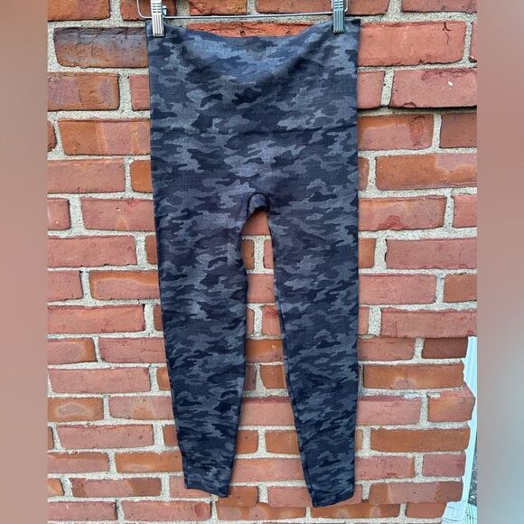 Spanx Look At Me Now Seamless Gray Camo Leggings - Picture 2 of 5